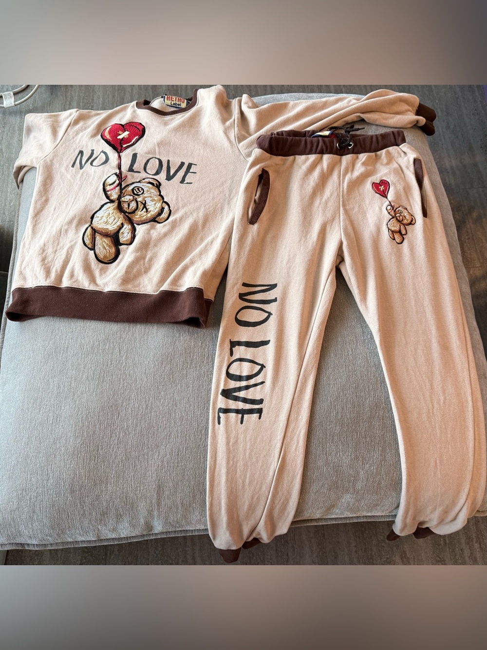 Retro Label Beige "No Love" Teddy Balloon Men’s Sweatshirt & Joggers Set